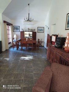 muy linda casa con piscina climatizada para descanso temporal 4 dormitorios tres baÑos living comedor cocina comedor barbacoa parrilla gran parque. - emp219c