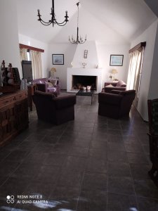 muy linda casa con piscina climatizada para descanso temporal 4 dormitorios tres baÑos living comedor cocina comedor barbacoa parrilla gran parque. - emp219c