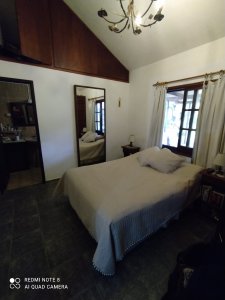 muy linda casa con piscina climatizada para descanso temporal 4 dormitorios tres baÑos living comedor cocina comedor barbacoa parrilla gran parque. - emp219c