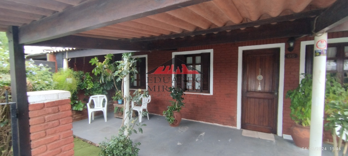 muy linda casa muy prolija y comoda con apartamento al fondo - emp2784c