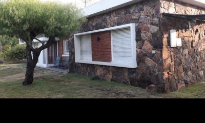 CASA UBICADA EN EL CORAZON DE PARADAS-PLAYA MANSA- A METROS DE LA COSTA ZONA RESIDENCIAL