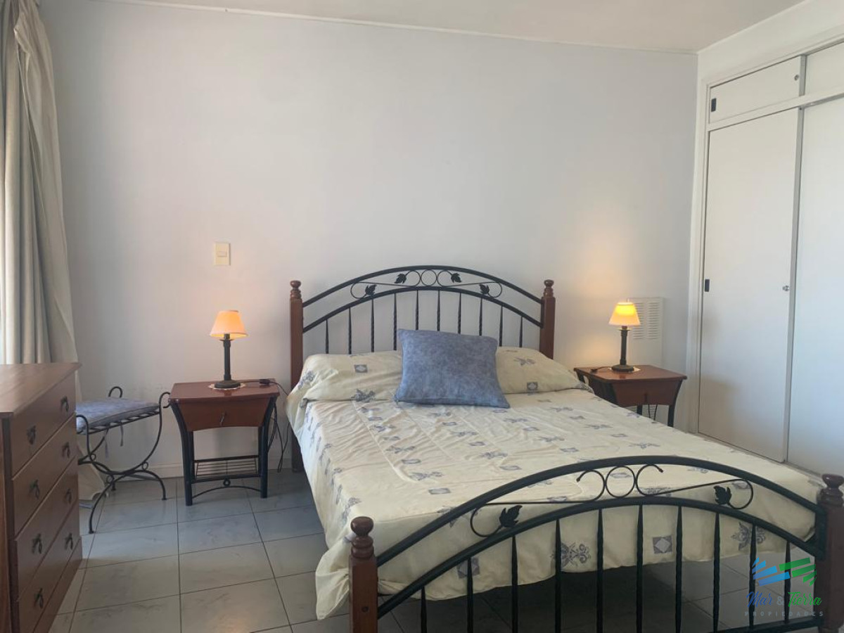 Apartamento ID.4220 - Vendo apartamento 1 dormitorio con garage en Peninsula, Punta del Este