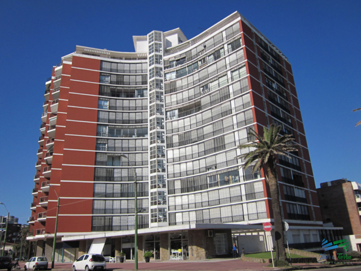 Apartamento ID.4220 - Vendo apartamento 1 dormitorio con garage en Peninsula, Punta del Este