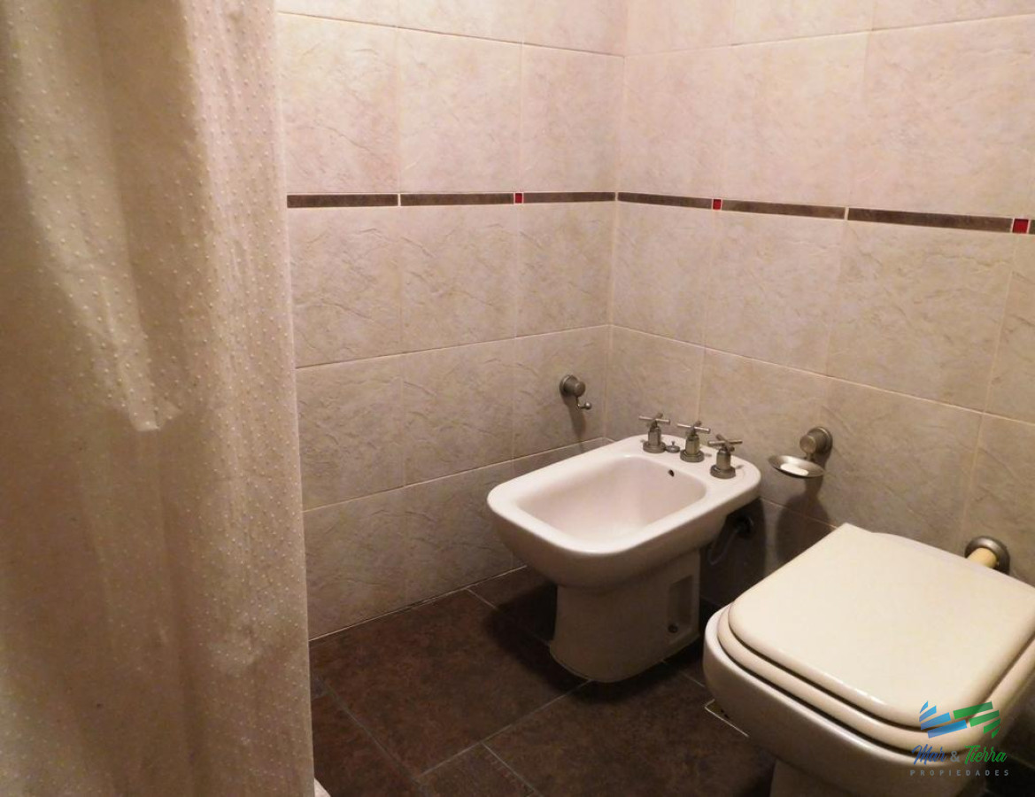 Apartamento ID.4220 - Vendo apartamento 1 dormitorio con garage en Peninsula, Punta del Este
