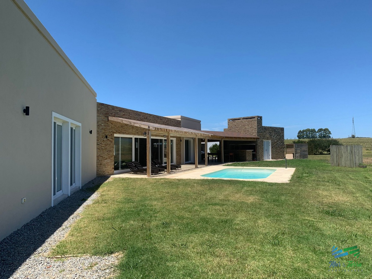 Casa ID.4626 - Moderna casa en El Quijote en venta y alquiler