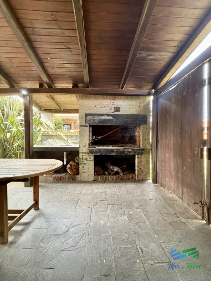 Casa ID.5799 - Casa en Barrio privado con piscina y cancha de tenis.Zona Pinares 
