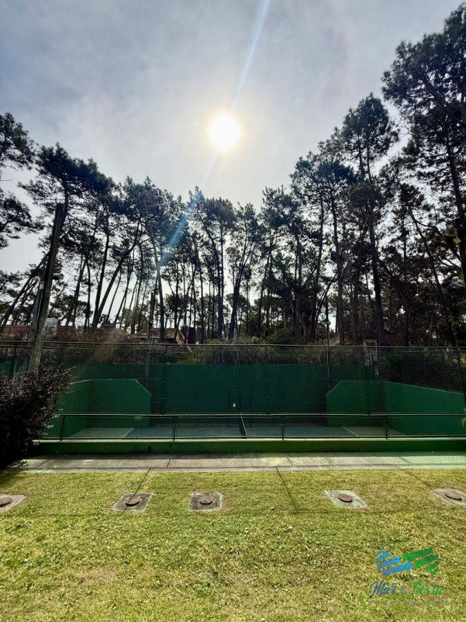 Casa ID.5799 - Casa en Barrio privado con piscina y cancha de tenis.Zona Pinares 