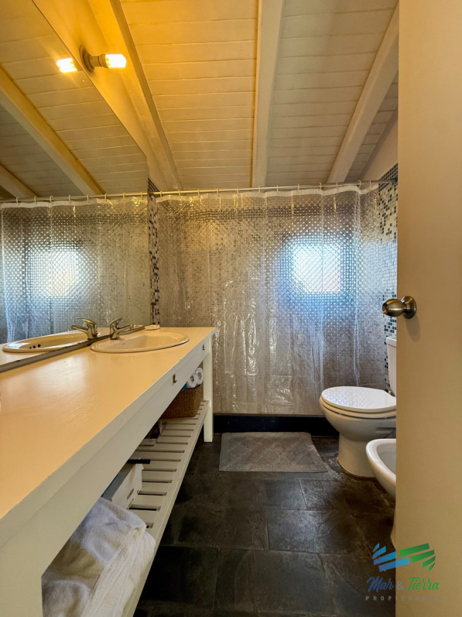 Casa ID.5799 - Casa en Barrio privado con piscina y cancha de tenis.Zona Pinares 