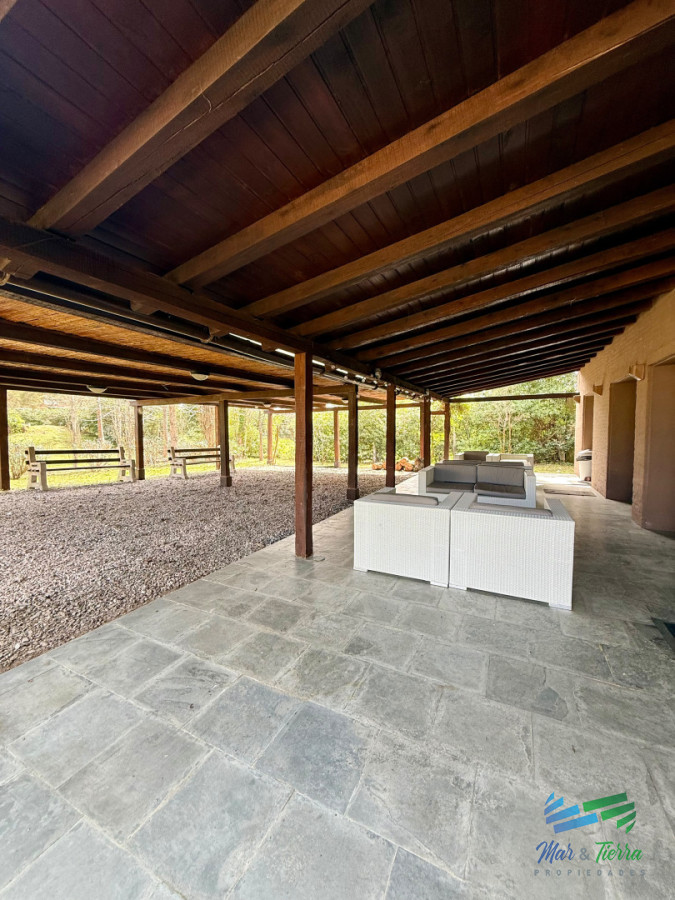 Casa ID.5799 - Casa en Barrio privado con piscina y cancha de tenis.Zona Pinares 