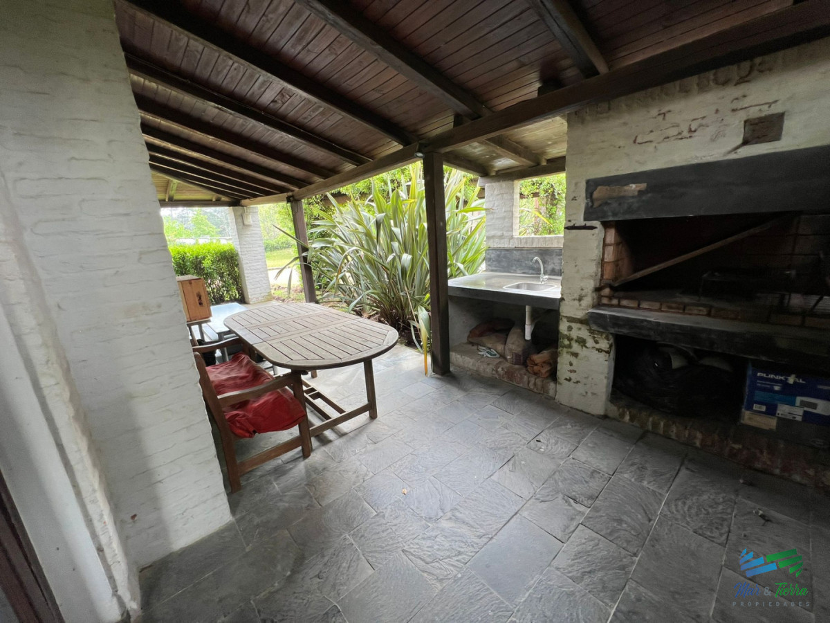 Casa ID.5799 - Casa en Barrio privado con piscina y cancha de tenis.Zona Pinares 