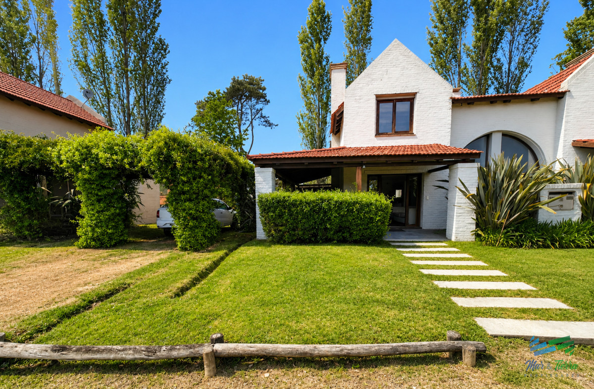 Casa ID.5799 - Casa en Barrio privado con piscina y cancha de tenis.Zona Pinares 