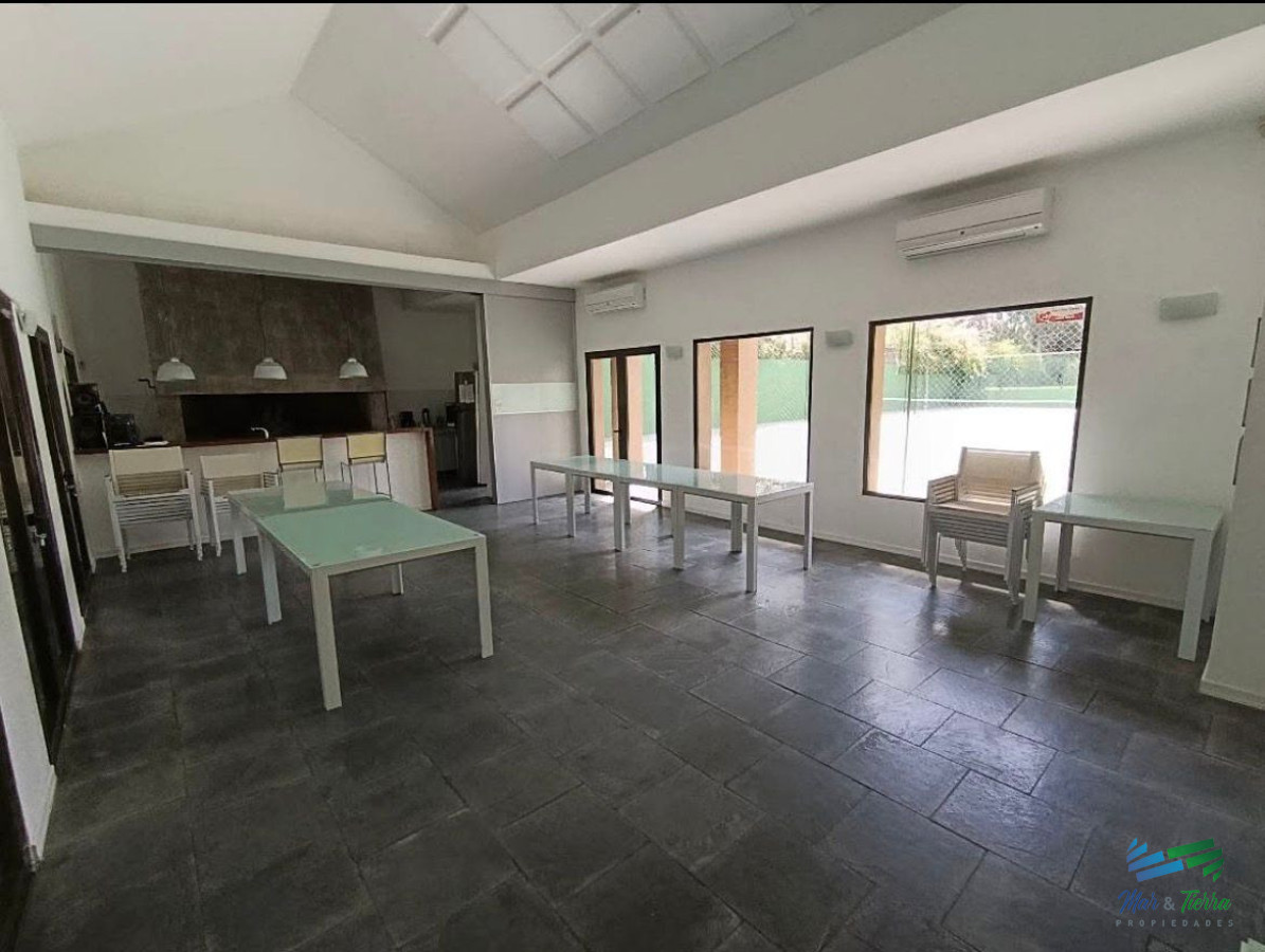 Casa ID.5799 - Casa en Barrio privado con piscina y cancha de tenis.Zona Pinares 