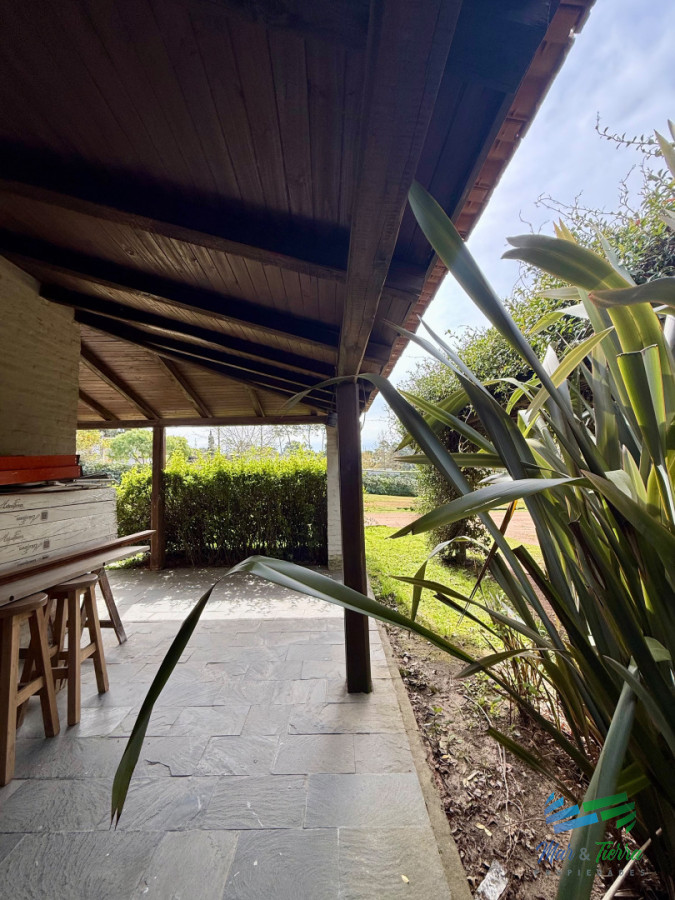 Casa ID.5799 - Casa en Barrio privado con piscina y cancha de tenis.Zona Pinares 