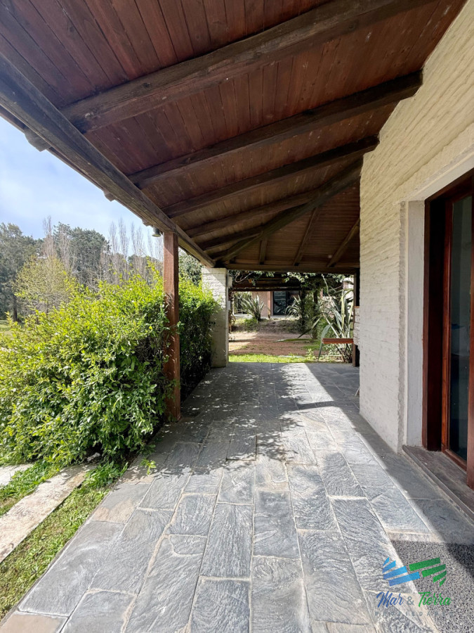 Casa ID.5799 - Casa en Barrio privado con piscina y cancha de tenis.Zona Pinares 