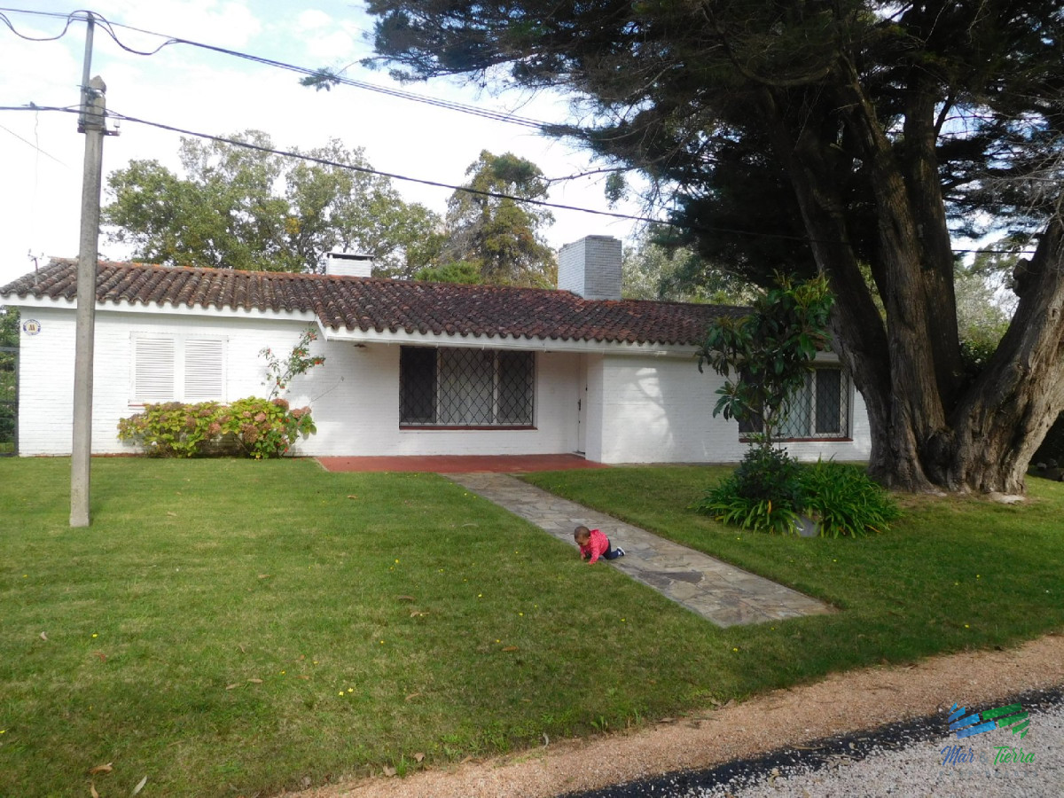 Casa ID.4296 - Vendo casa 4 dormitorios, barrio el Golf, Punta del Este