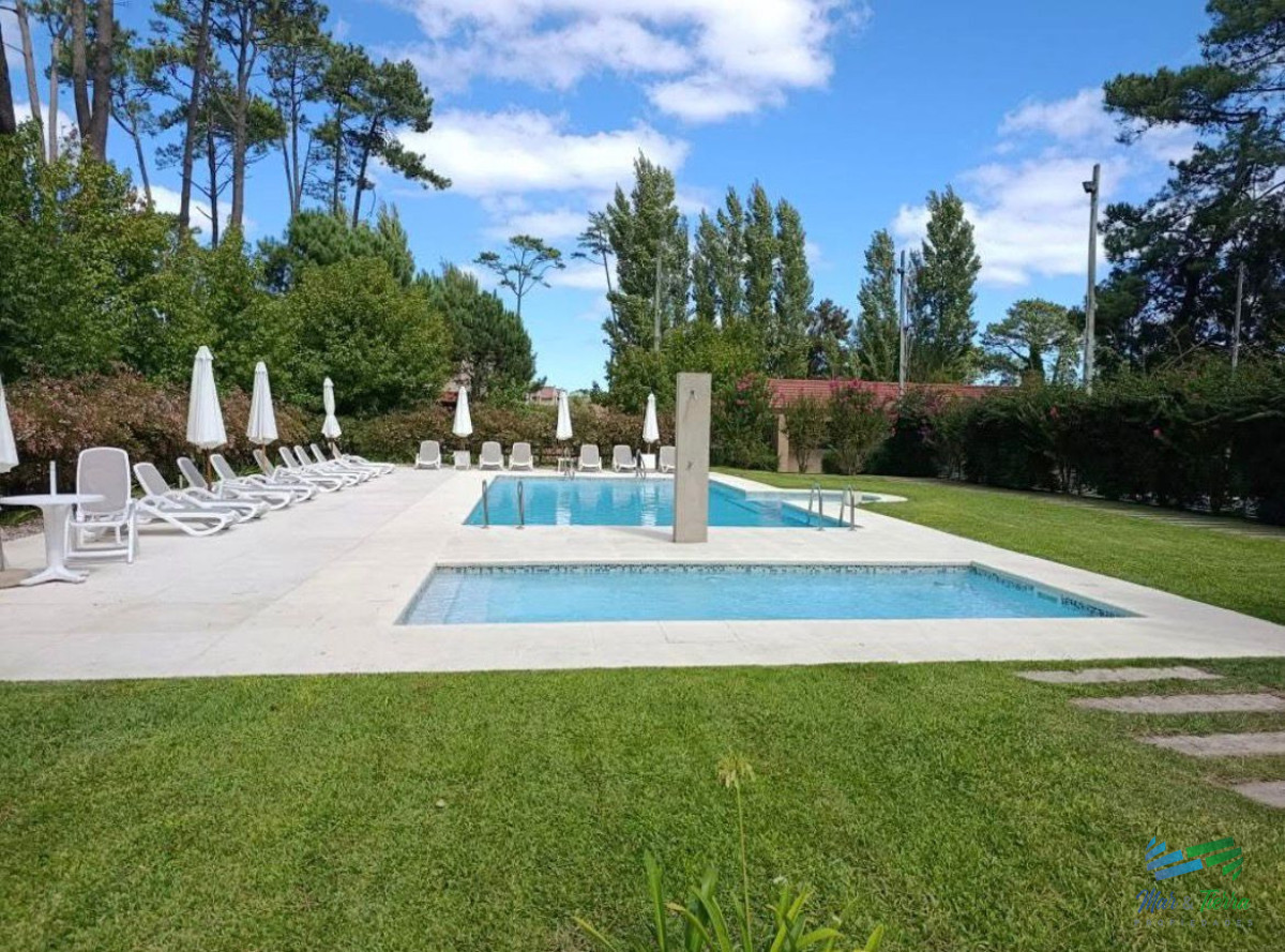 Casa ID.5799 - Casa en Barrio privado con piscina y cancha de tenis.Zona Pinares 