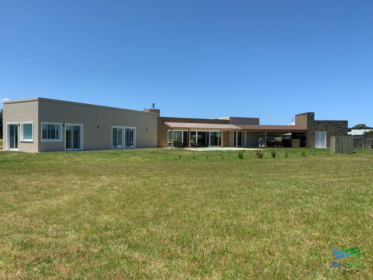Casa ID.4626 - Moderna casa en El Quijote en venta y alquiler
