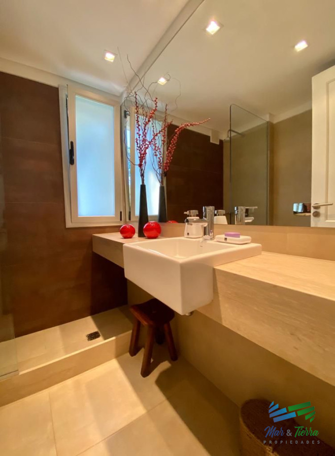 Casa ID.4627 - En venta moderna casa en barrio privado , Punta del Este