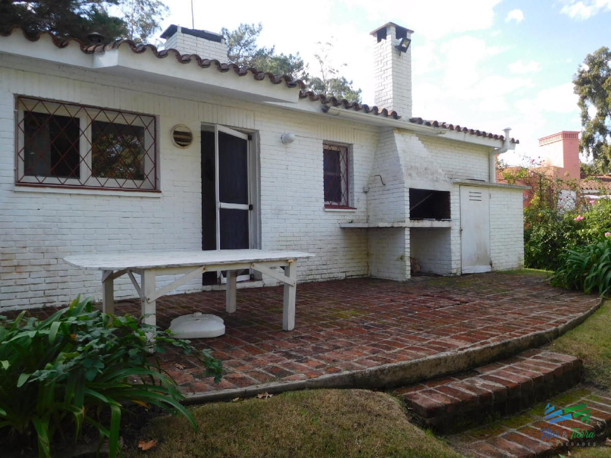 Casa ID.4296 - Vendo casa 4 dormitorios, barrio el Golf, Punta del Este