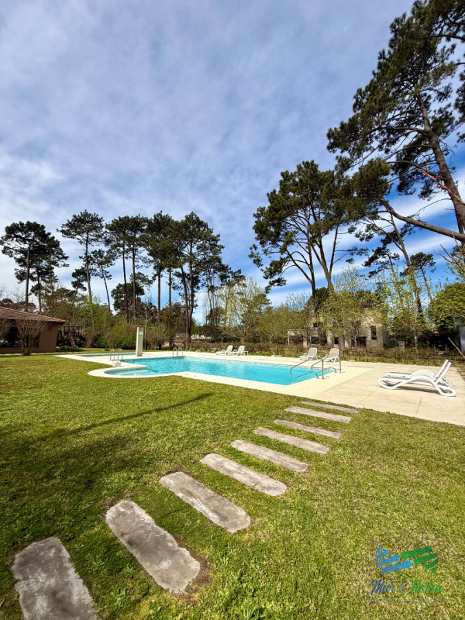 Casa ID.5799 - Casa en Barrio privado con piscina y cancha de tenis.Zona Pinares 