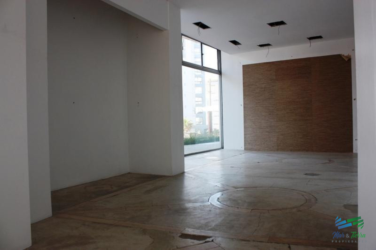 Local Comercial ID.3128 - Alquilo local en Peninsula, Punta del Este