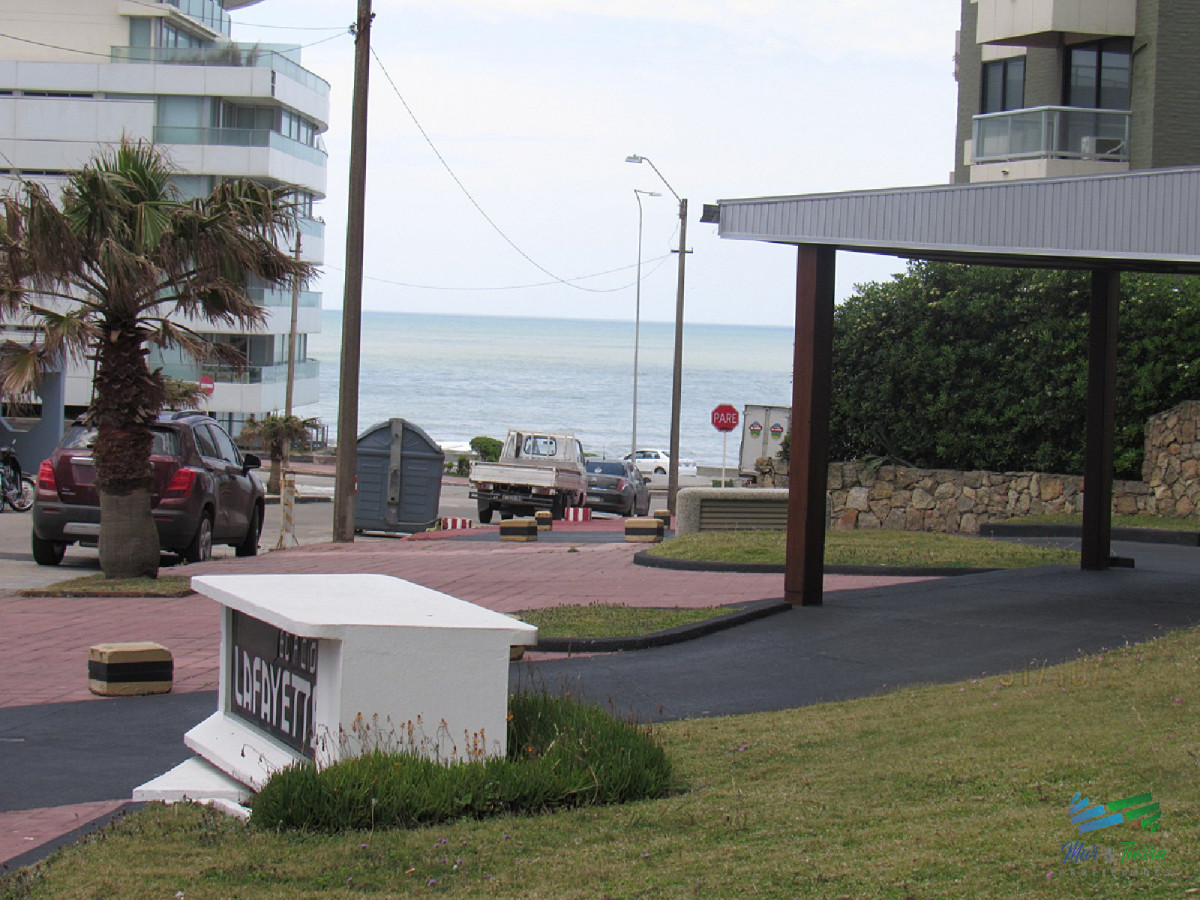 Apartamento ID.4220 - Vendo apartamento 1 dormitorio con garage en Peninsula, Punta del Este