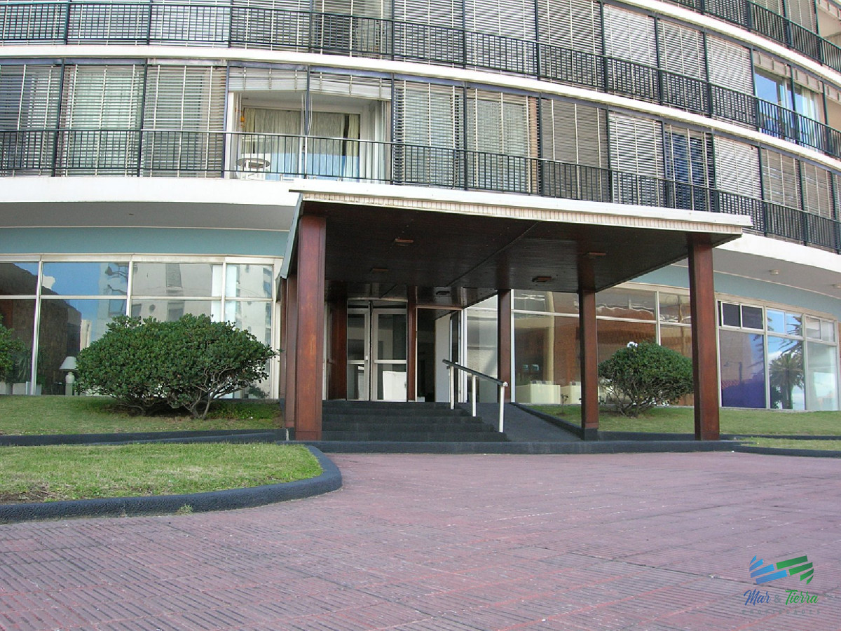 Apartamento ID.4220 - Vendo apartamento 1 dormitorio con garage en Peninsula, Punta del Este