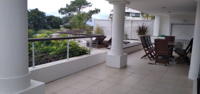 Apartamento en la Brava 3 dormitorios con terraza y cochera - DMC13936A