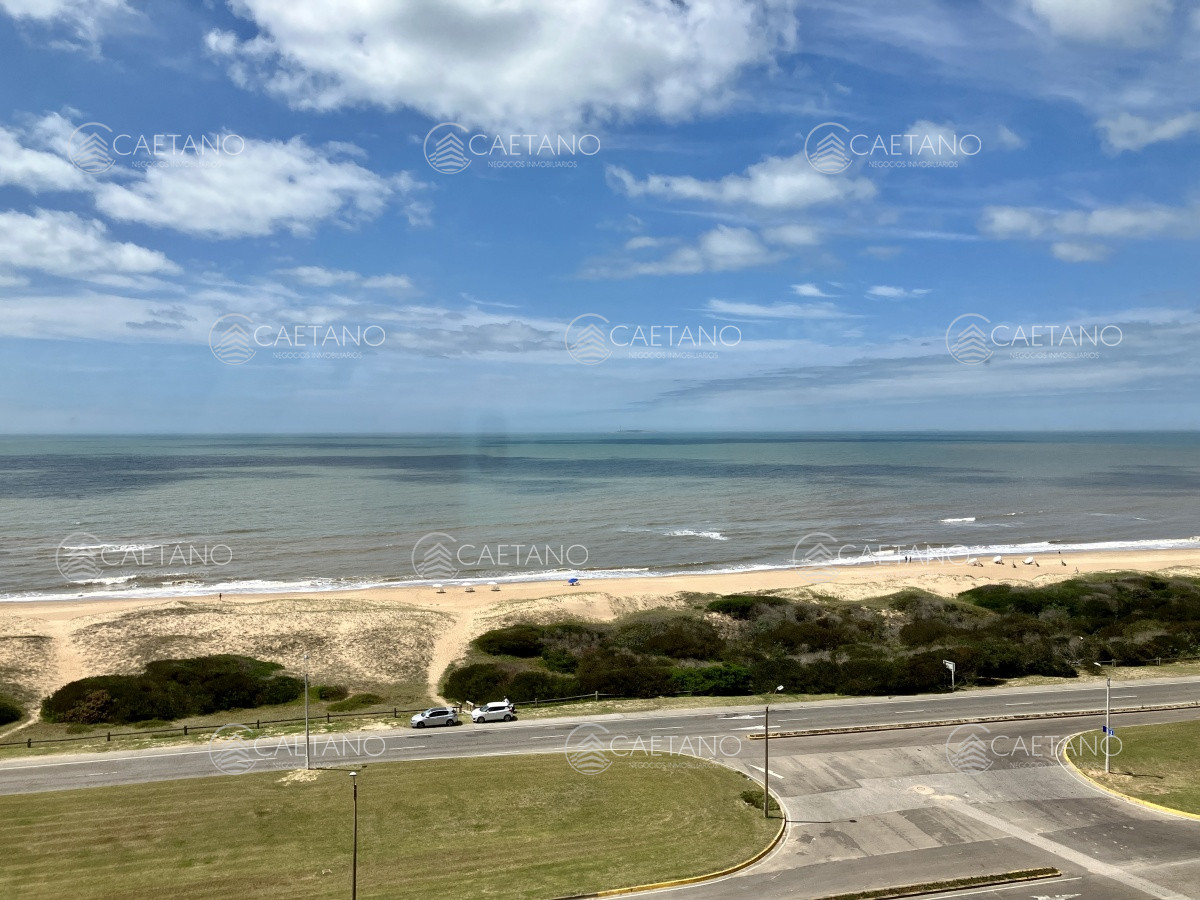 Espectacular apartamento frente a playa Brava en venta y alquiler. - DMC13937A