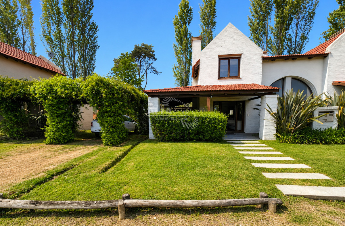 Casa ID.6951 - Casa en Barrio privado con piscina y cancha de tenis