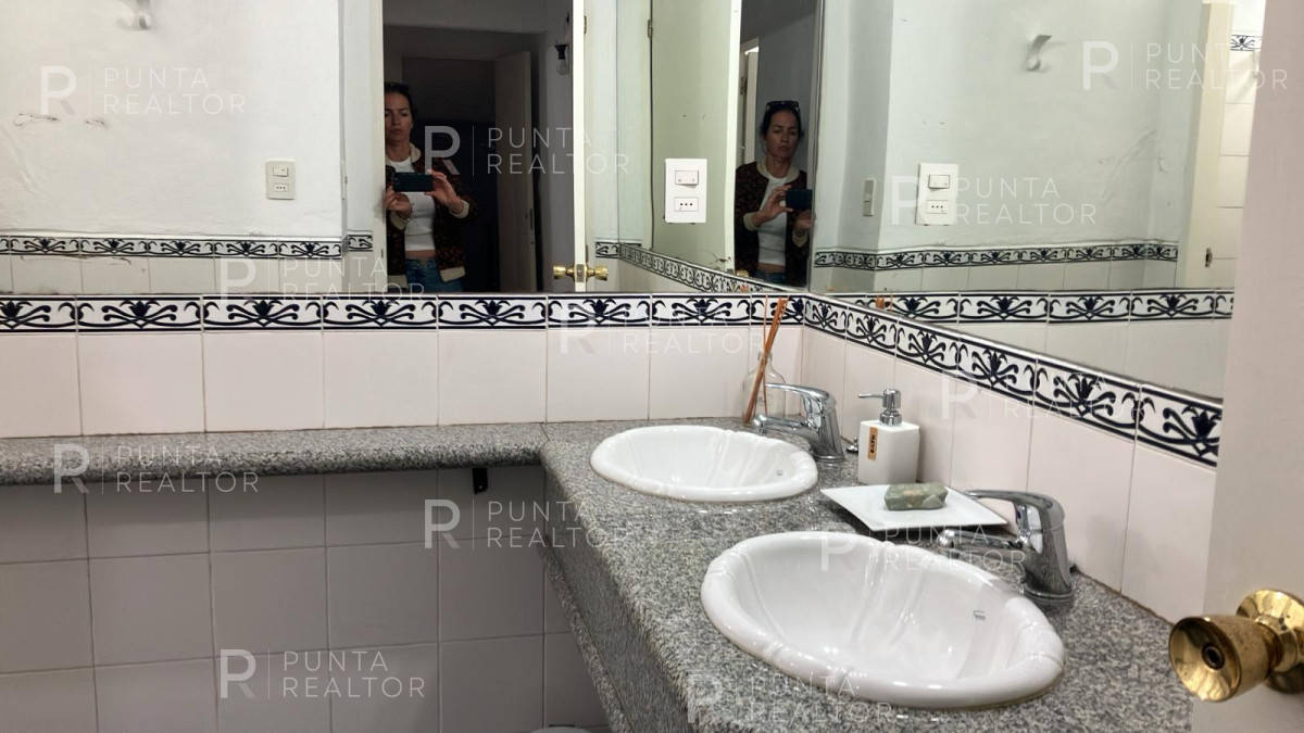 Local Comercial ID.544 - Excelente local en La Barra 240 m2 con terraza