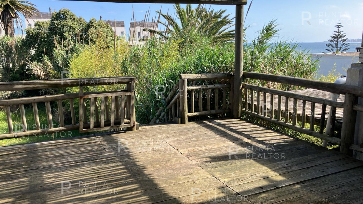 Local Comercial ID.544 - Excelente local en La Barra 240 m2 con terraza