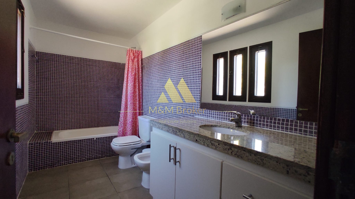 Casa ID.180 - Casa Rincón del Indio 5 dormitorios piscina garage