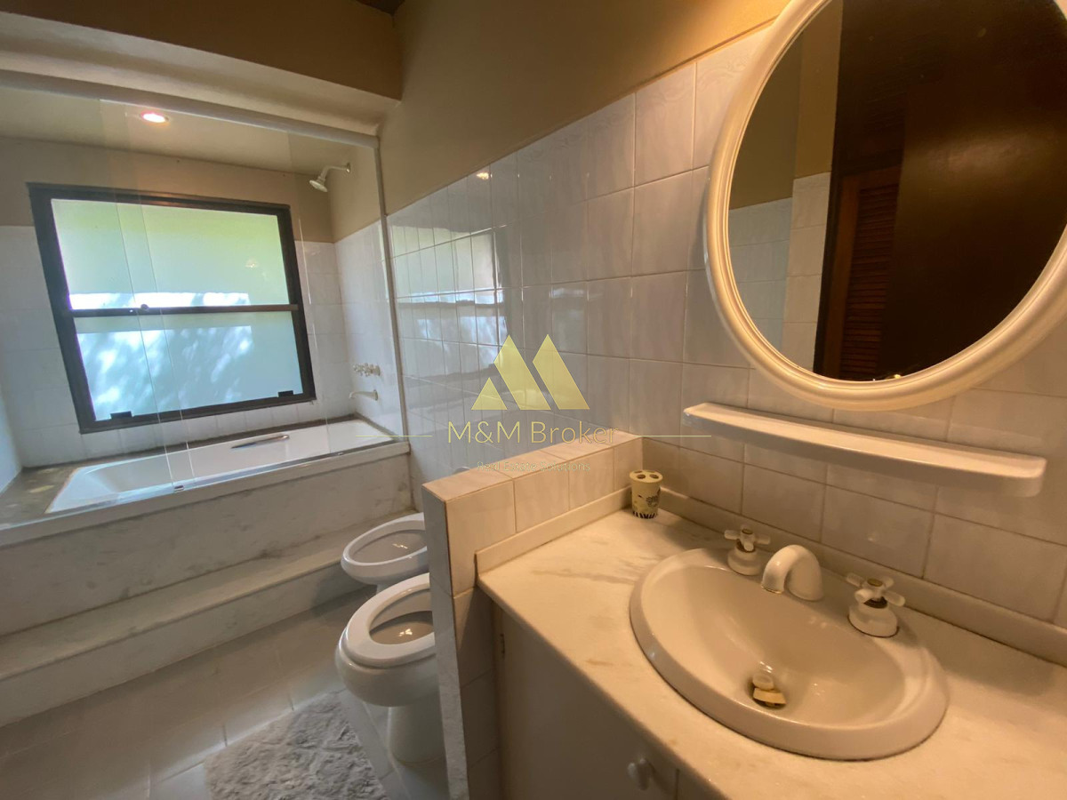 Casa ID.179 - Casa en Rincón del Indio 5 dormitorios con piscina