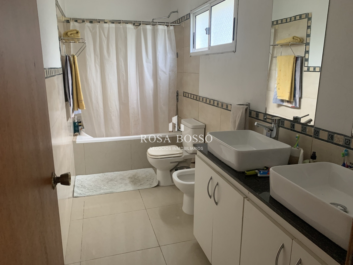 Apartamento ID.9203 - Casa en barrio privado en Jardines de Córdoba 4 dormitorios con parrillero