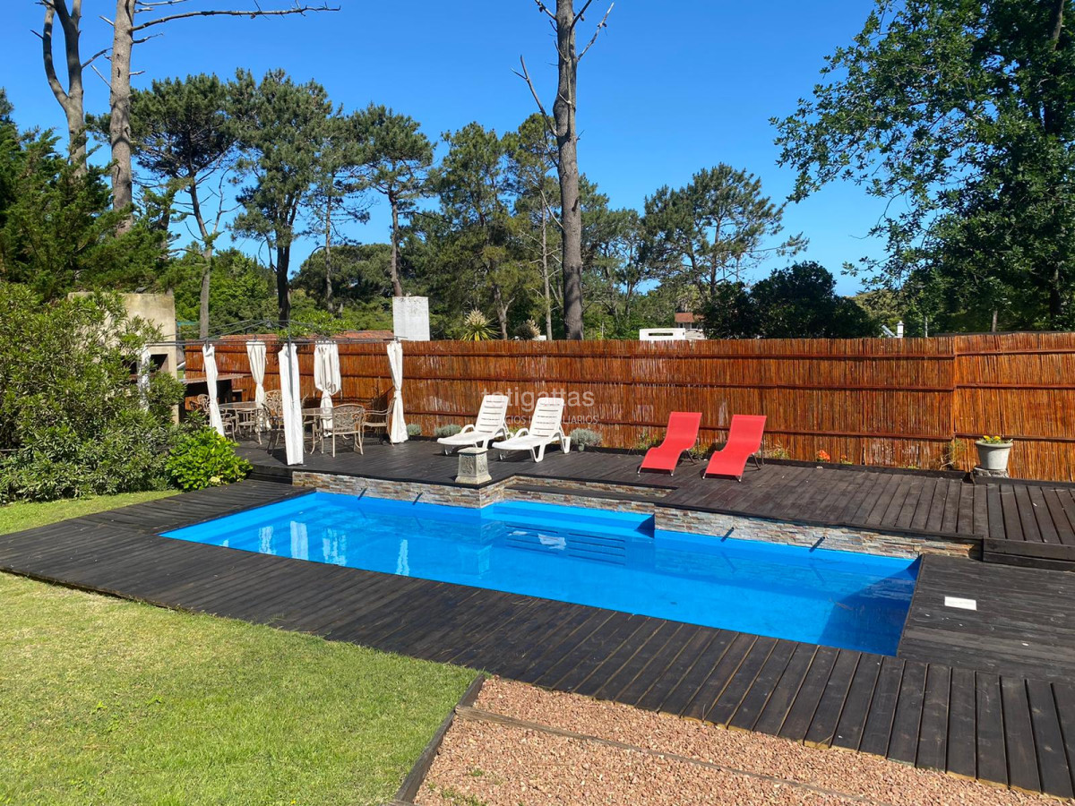 Casa ID.1425 - Casa en Rincón del Indio 5 dormitorios con piscina