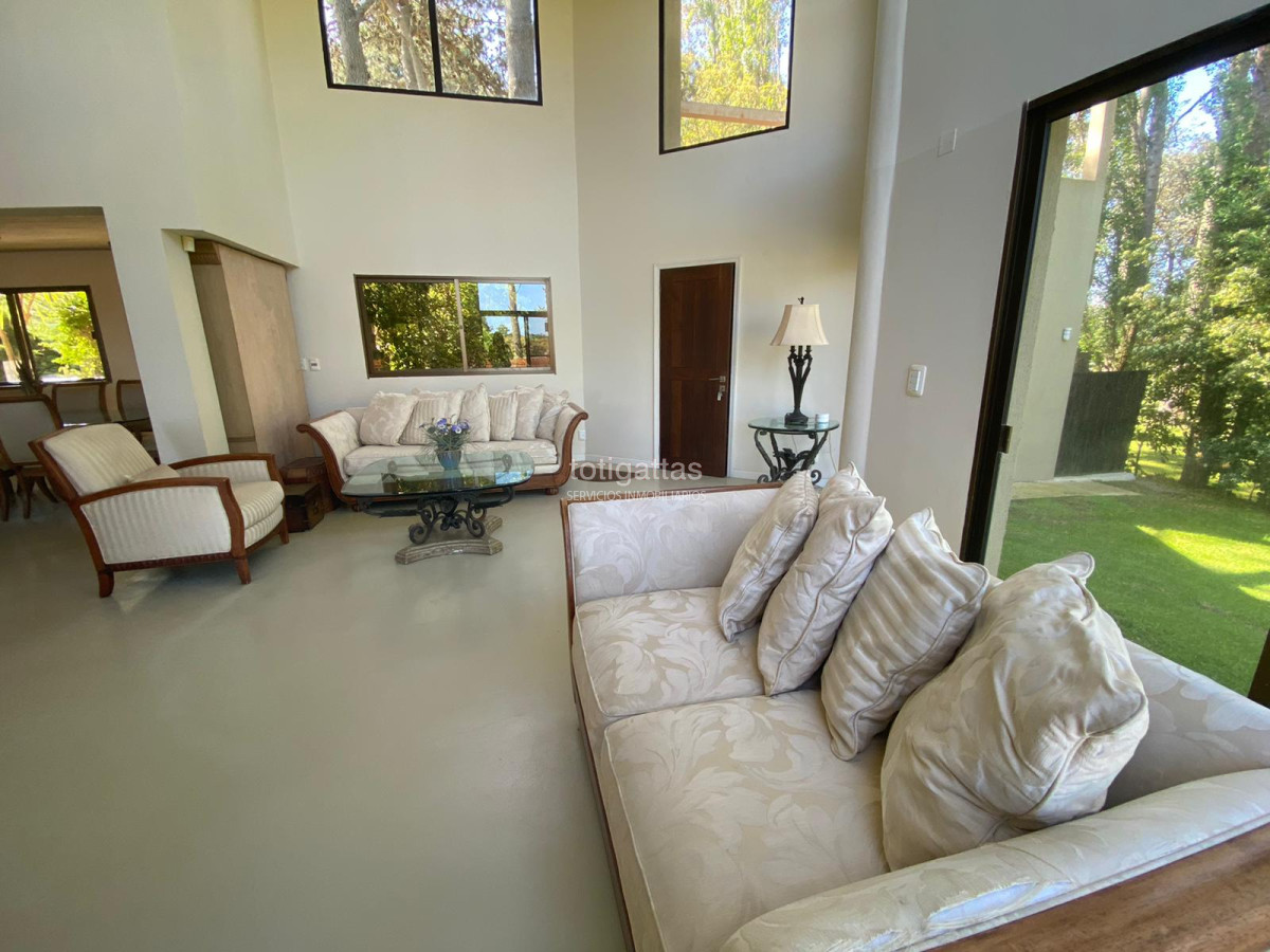 Casa ID.1425 - Casa en Rincón del Indio 5 dormitorios con piscina