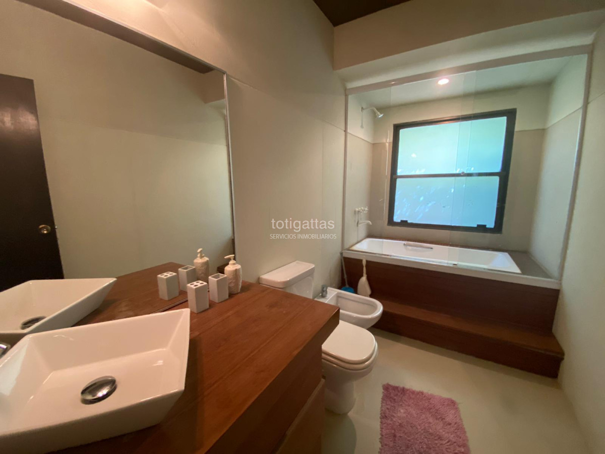 Casa ID.1425 - Casa en Rincón del Indio 5 dormitorios con piscina