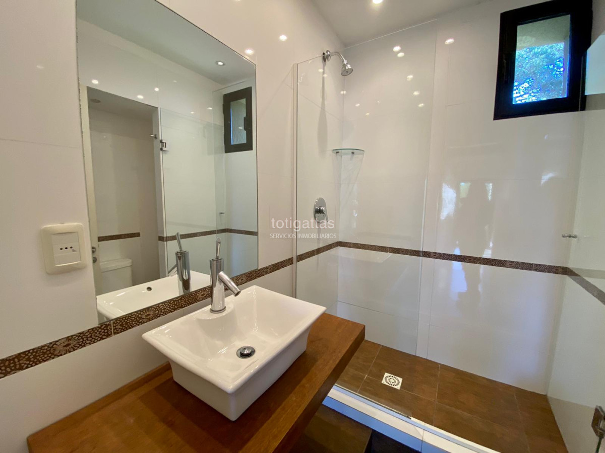 Casa ID.1425 - Casa en Rincón del Indio 5 dormitorios con piscina