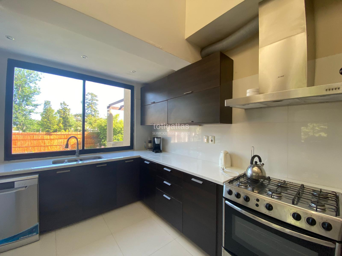Casa ID.1425 - Casa en Rincón del Indio 5 dormitorios con piscina