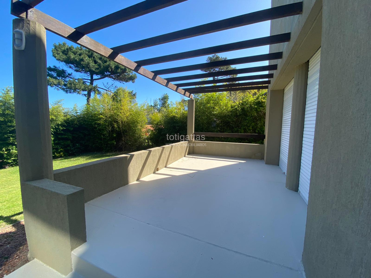 Casa ID.1425 - Casa en Rincón del Indio 5 dormitorios con piscina