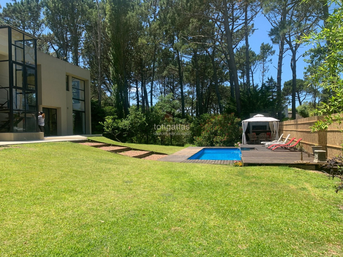 Casa ID.1425 - Casa en Rincón del Indio 5 dormitorios con piscina