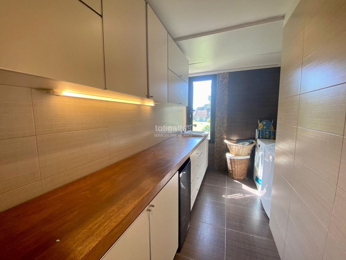 Casa ID.1425 - Casa en Rincón del Indio 5 dormitorios con piscina