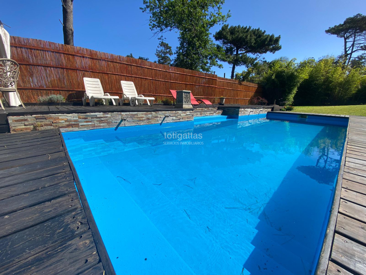 Casa ID.1425 - Casa en Rincón del Indio 5 dormitorios con piscina