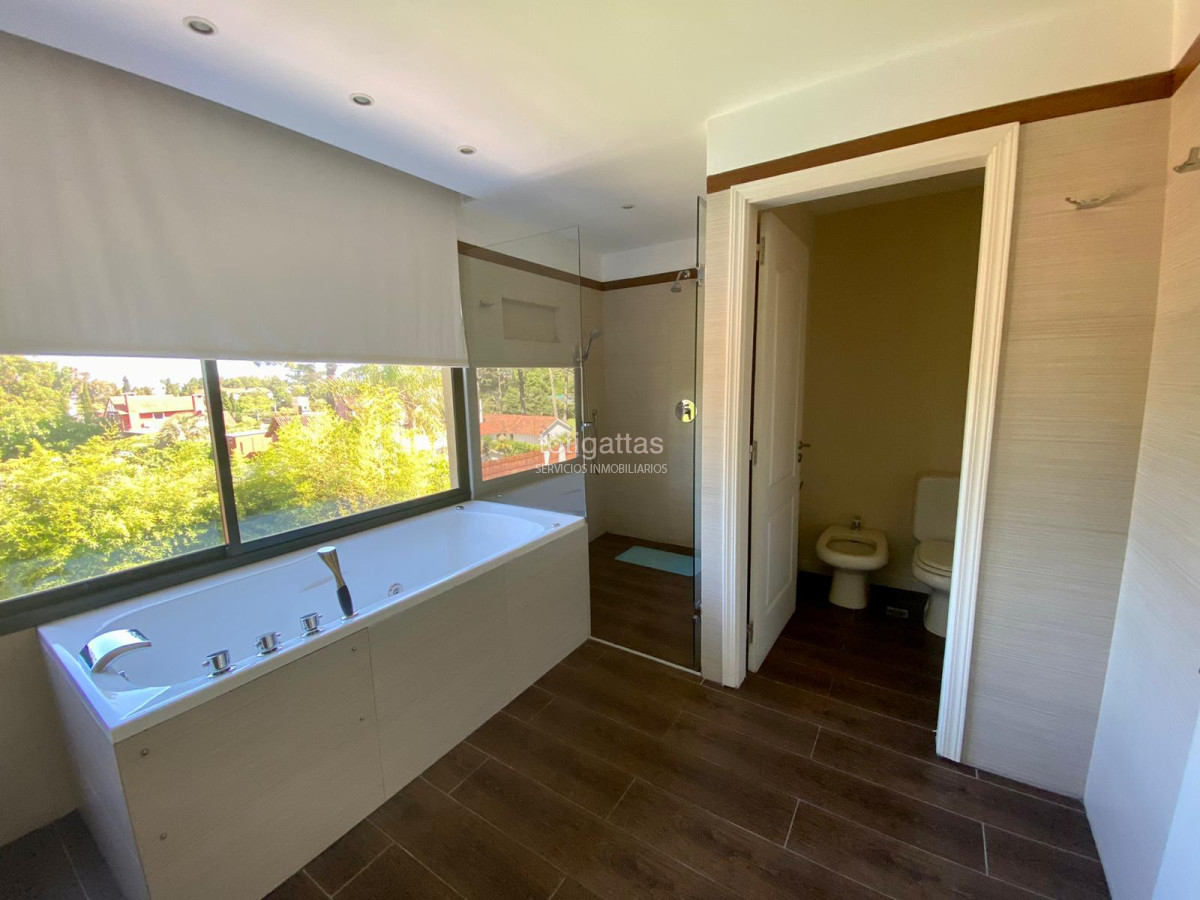 Casa ID.1425 - Casa en Rincón del Indio 5 dormitorios con piscina