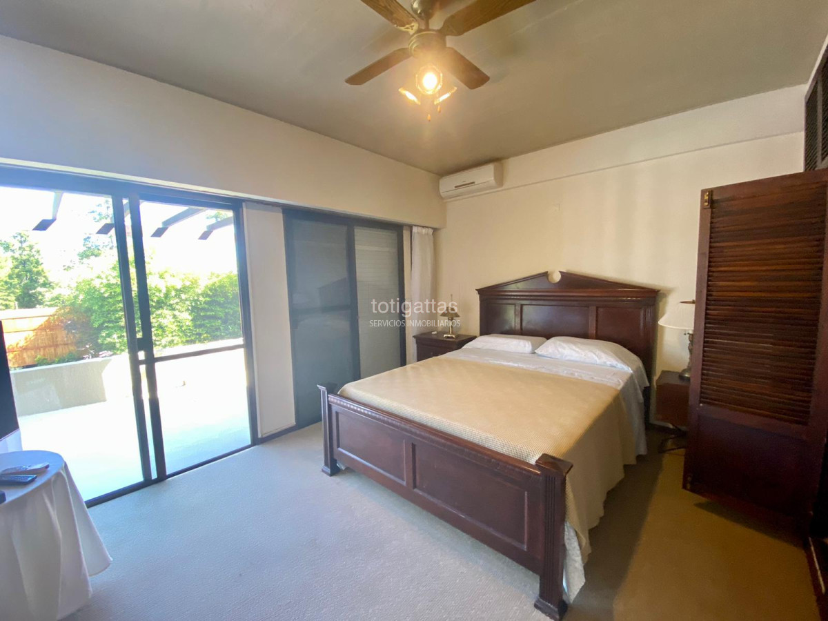 Casa ID.1425 - Casa en Rincón del Indio 5 dormitorios con piscina