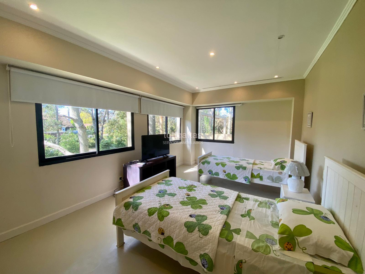 Casa ID.1425 - Casa en Rincón del Indio 5 dormitorios con piscina
