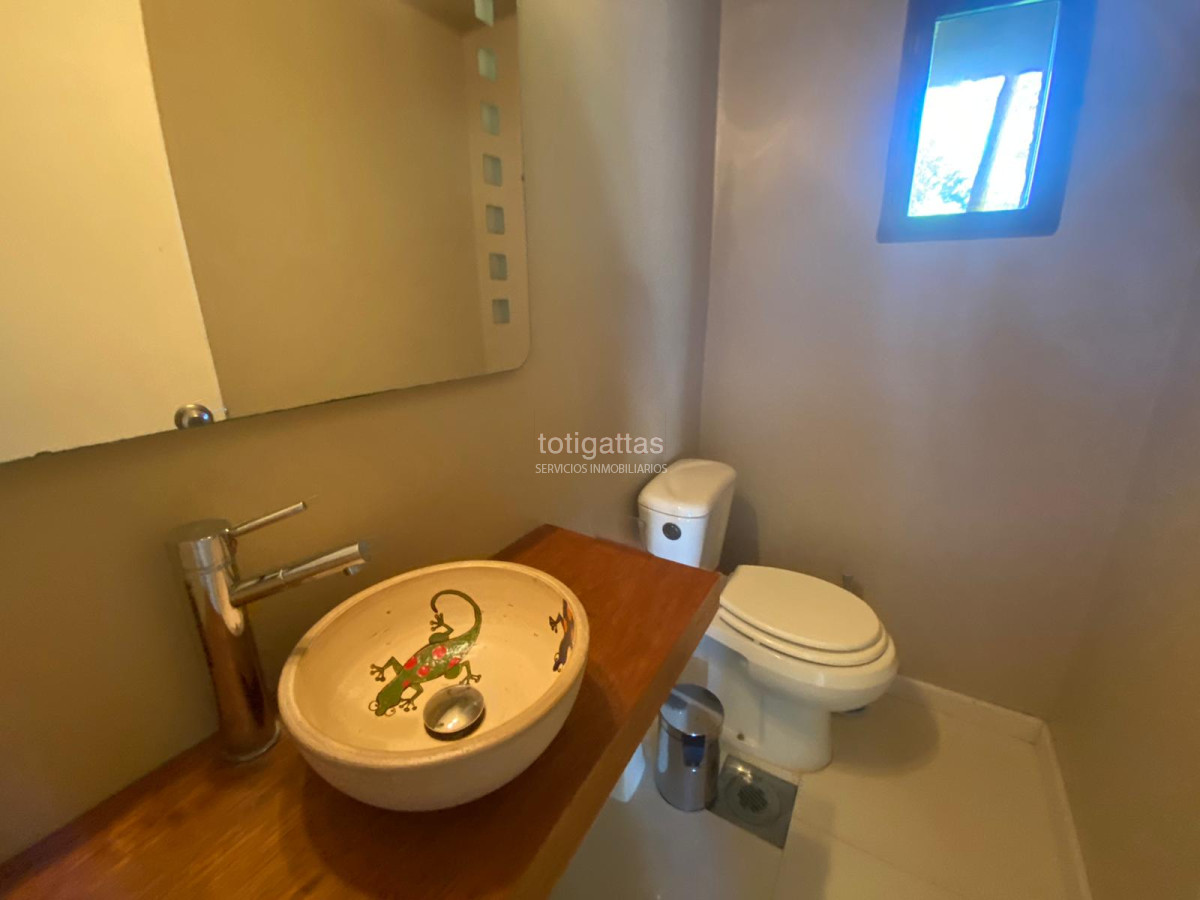 Casa ID.1425 - Casa en Rincón del Indio 5 dormitorios con piscina