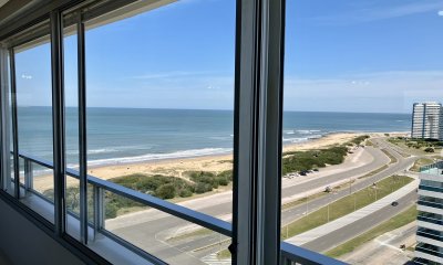 Apartamento en venta de 3 dormitorios en Edificio Tiburón, Punta del Este.