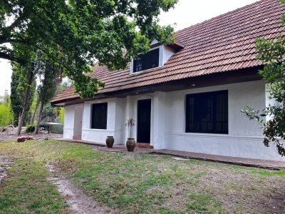 Cabaña en el Golf 4 dormitorios con terraza y parrillero